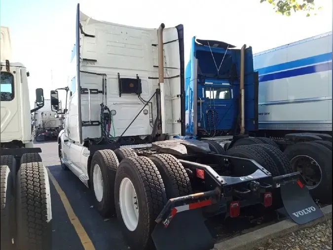 2020 VOLVO VNL64T760