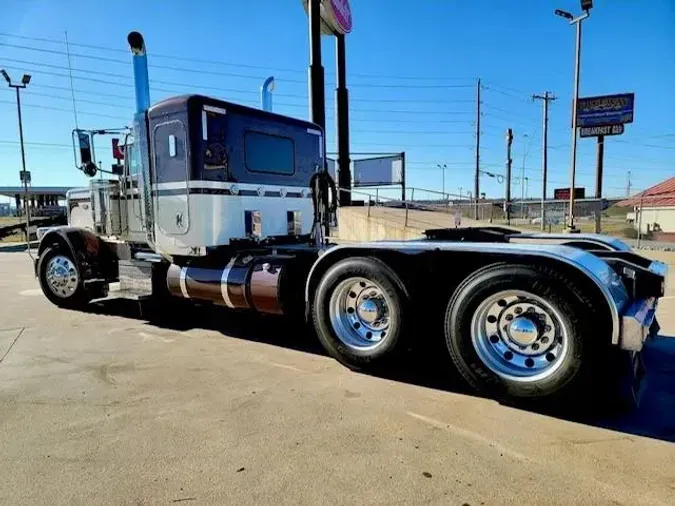 2023 Peterbilt 389