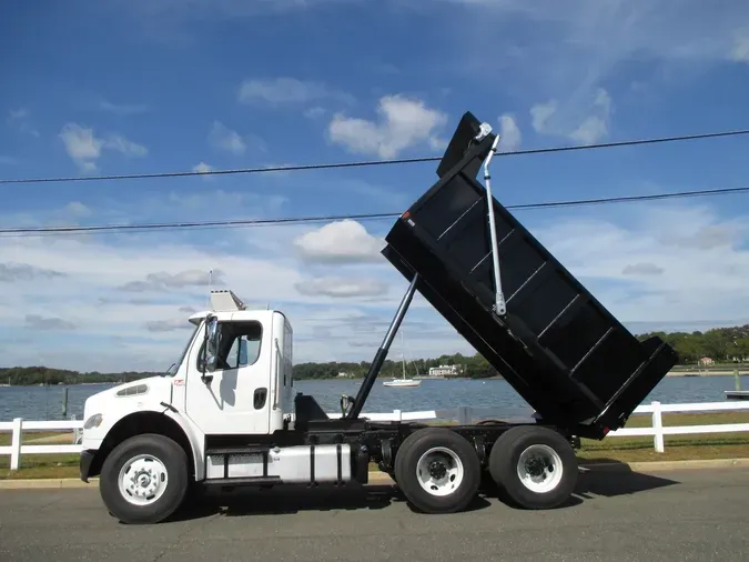 2019 FREIGHTLINER M2-106