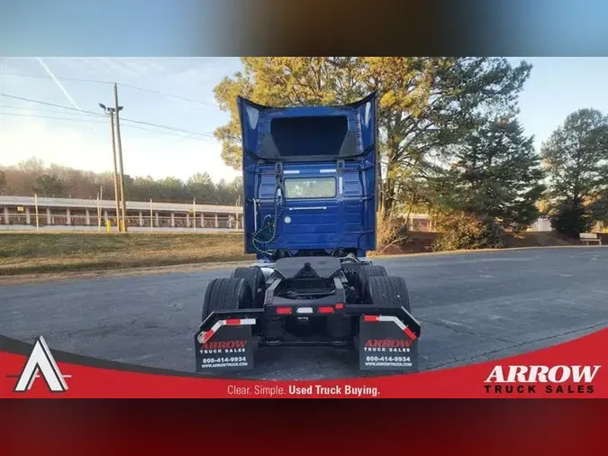 2021 VOLVO VNR300