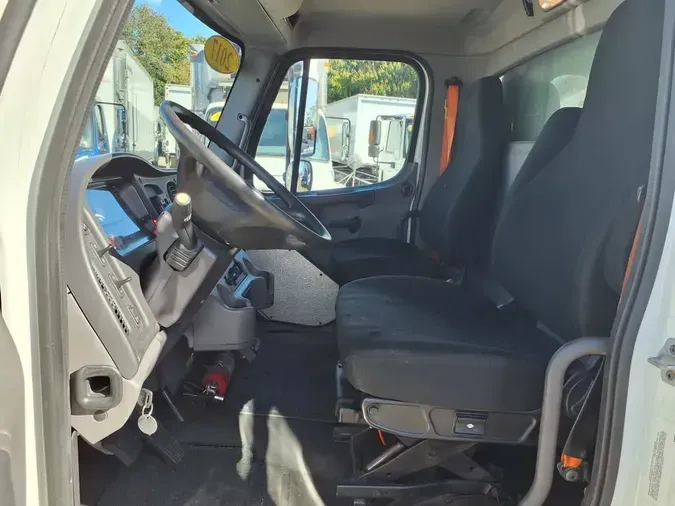 2017 FREIGHTLINER/MERCEDES M2 106