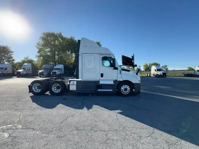 2021 Freightliner Cascadia 1268dee2024a9e53f6f74c87deccda1095b