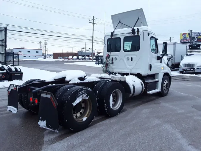 2018 FREIGHTLINER/MERCEDES CASCADIA 125