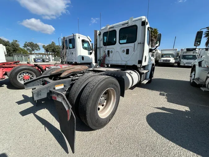 2016 FREIGHTLINER/MERCEDES CASCADIA 125