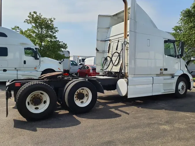2020 VOLVO VNR64T-640