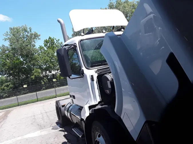 2016 VOLVO VNL42TRACTOR