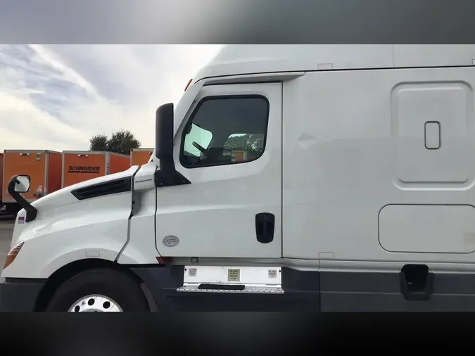 2022 Freightliner Cascadia 126