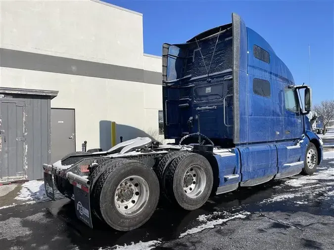 2021 VOLVO VNL760