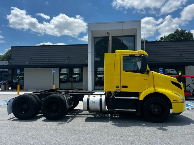 2019 Volvo VNR64T300