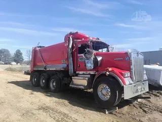 2023 KENWORTH W900L