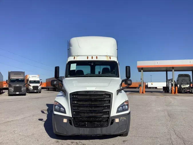 2020 Freightliner Cascadia 126