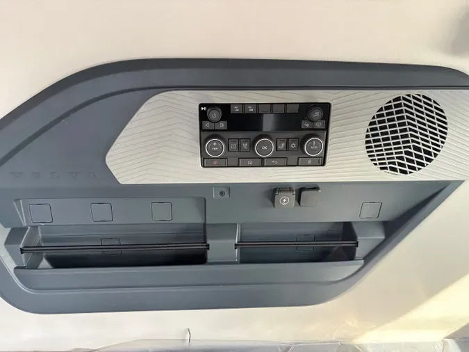 2027 VOLVO TRUCK VNL64TV04