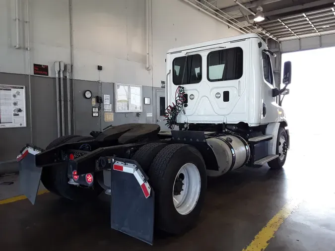 2016 FREIGHTLINER/MERCEDES CASCADIA 113