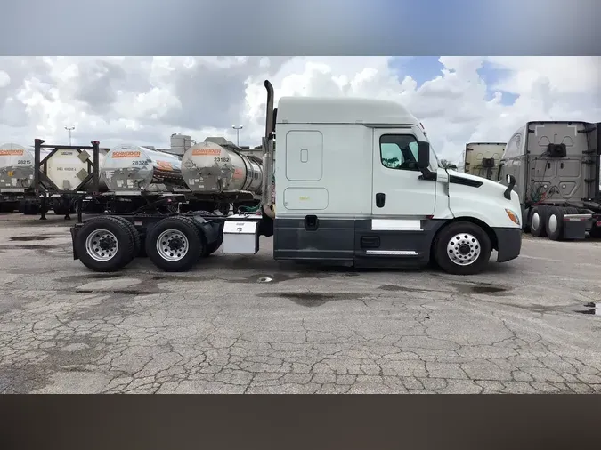 2021 Freightliner Cascadia 126