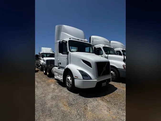 2018 VOLVO VNL64T-300