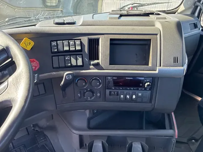 2020 VOLVO VNL64T-3008e1c66b945f936ea50dc7accafed10df
