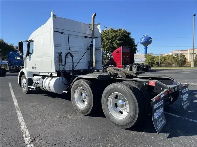 2020 VOLVO VNR640