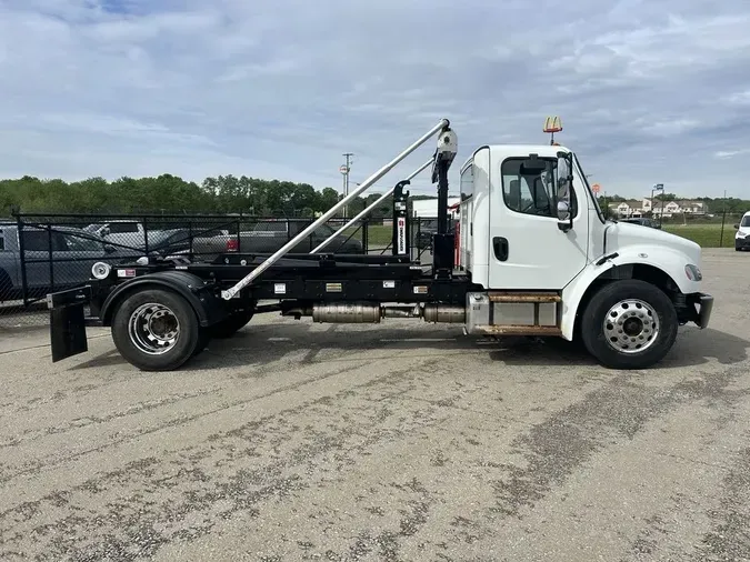 2017 Freightliner M2 106