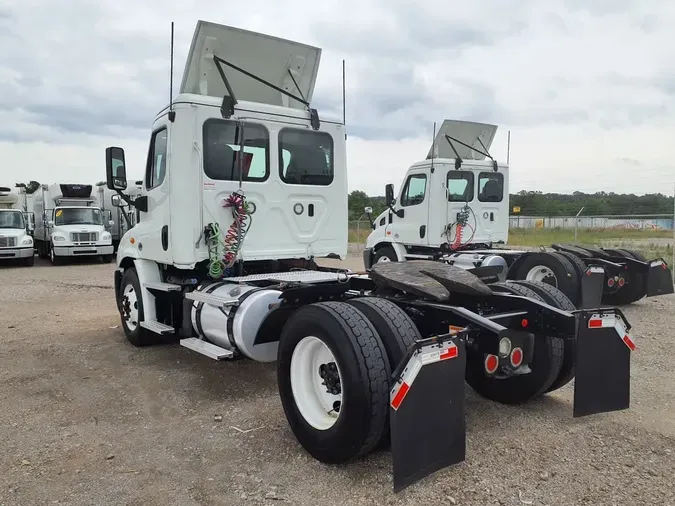 2020 FREIGHTLINER CASCADIA 113