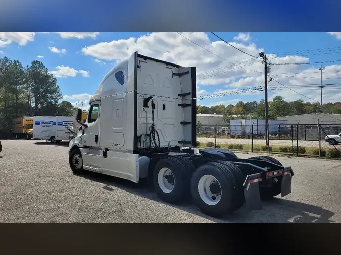 2018 Freightliner T12664ST