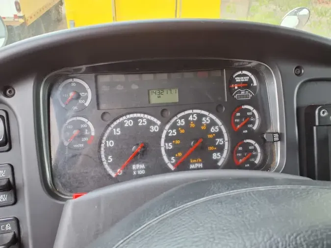 2016 FREIGHTLINER/MERCEDES M2 106