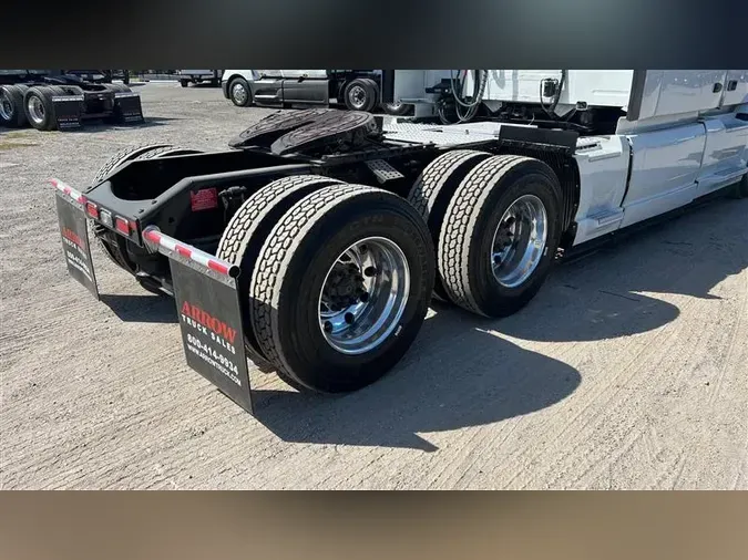 2019 VOLVO VNL760