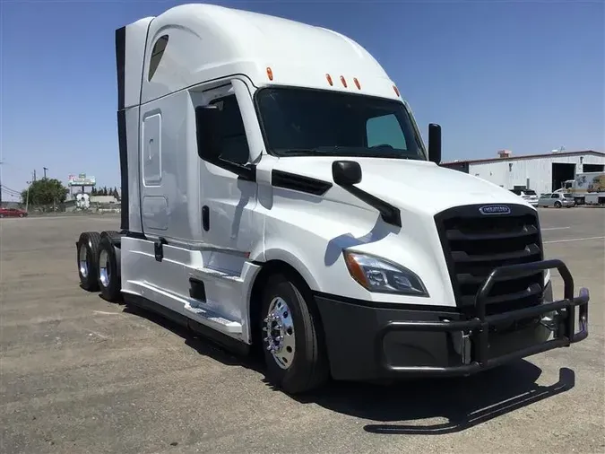 2021 FREIGHTLINER CA126