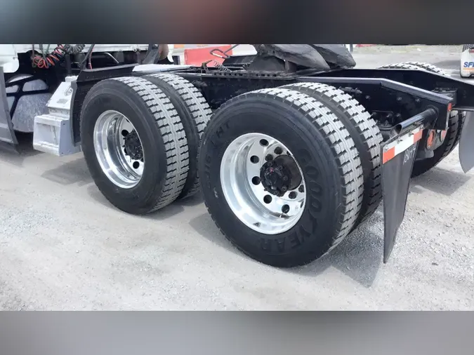 2020 Freightliner Cascadia 126