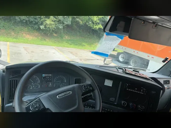 2023 Freightliner Cascadia 126