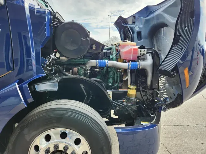 2019 VOLVO VNL64T760