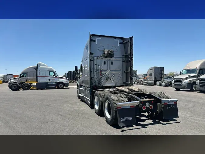 2022 Freightliner Cascadia 126