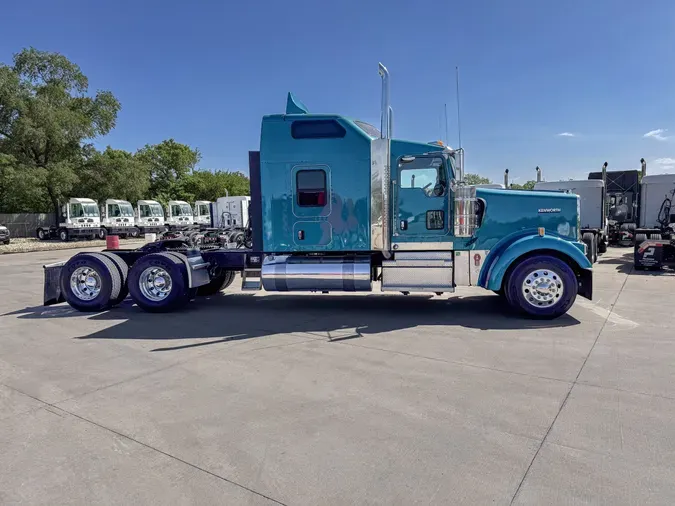 2024 KENWORTH W900L