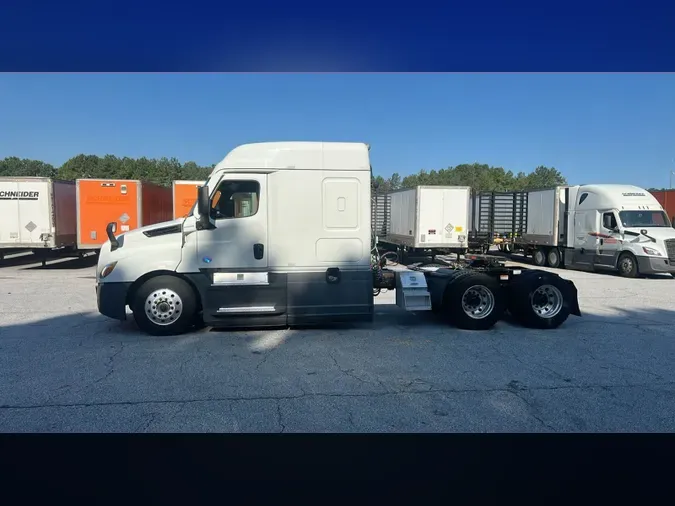 2021 Freightliner Cascadia 126