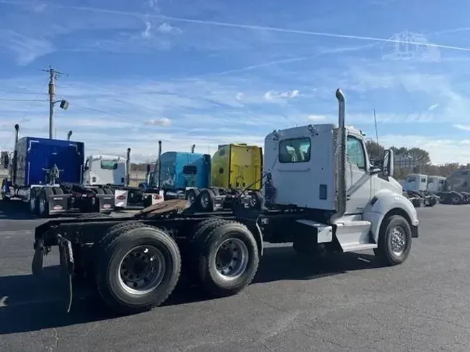 2017 KENWORTH T880