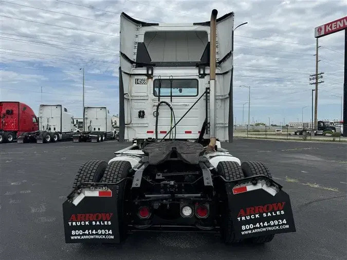 2019 VOLVO VNR300