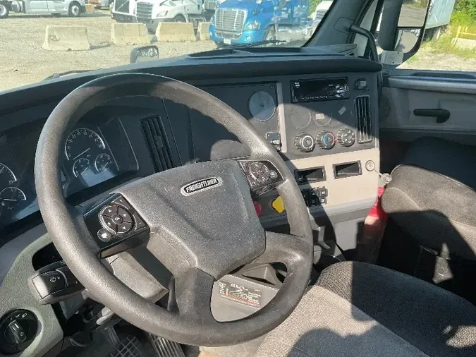 2018 Freightliner T12664ST