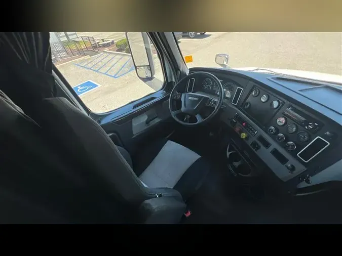 2019 FREIGHTLINER CA126