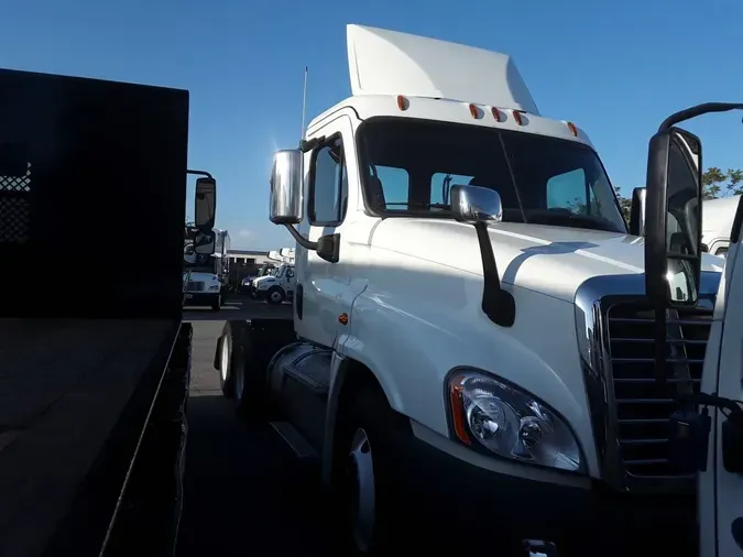 2019 FREIGHTLINER/MERCEDES CASCADIA 125
