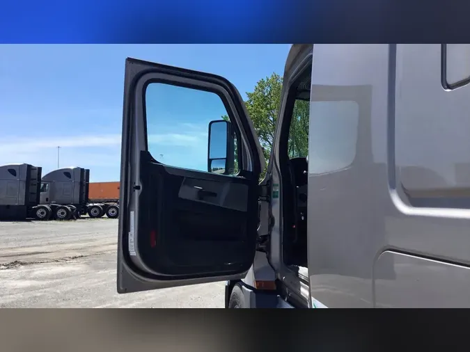 2022 Freightliner Cascadia 126