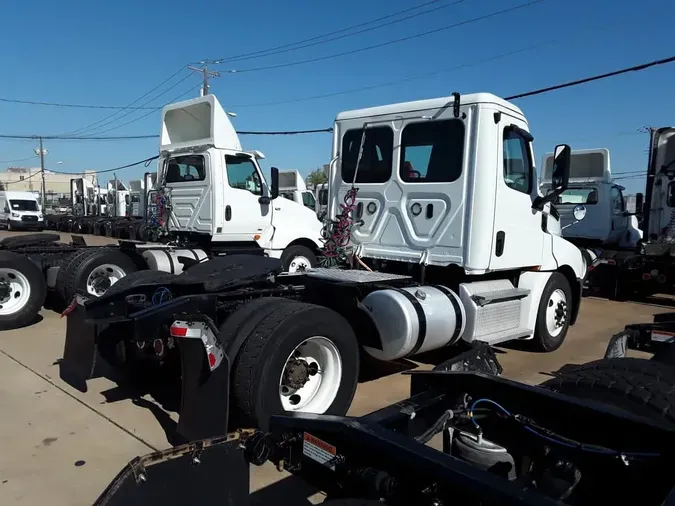 2020 FREIGHTLINER/MERCEDES NEW CASCADIA 1268e5509597604facf281a35c157dd971b