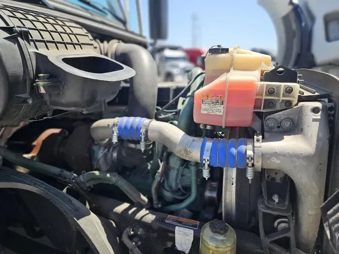 2023 VOLVO VNL64T860