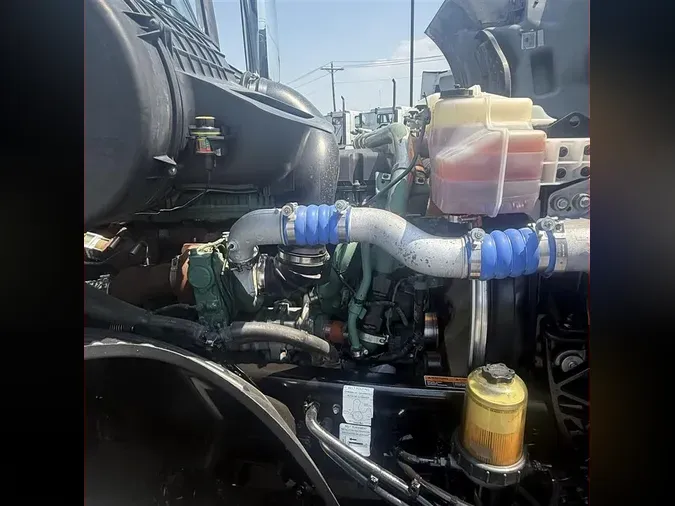 2021 VOLVO VNR7408e5675fb3916815da6696b0995fc91d2