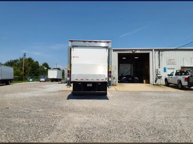 2018 FREIGHTLINER M2 106