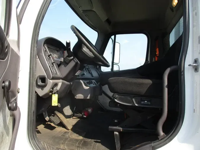 2016 FREIGHTLINER M2