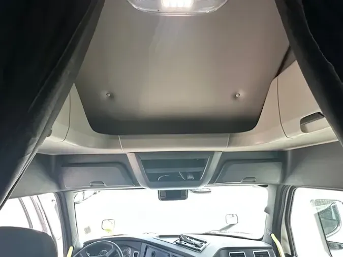 2021 FREIGHTLINER CASCADIA 126