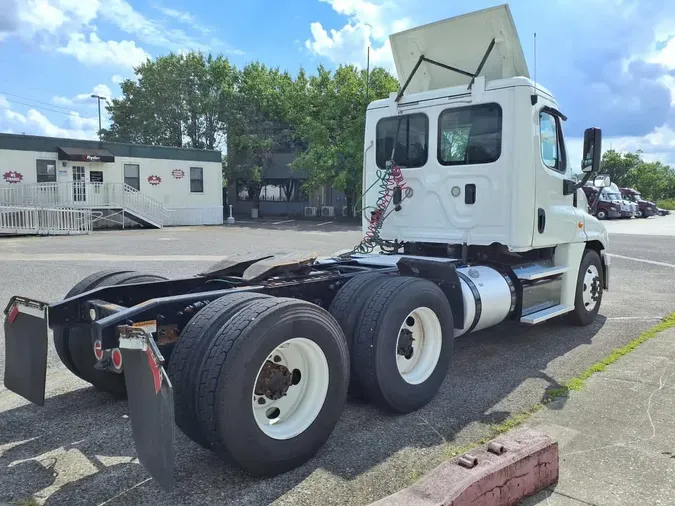 2017 FREIGHTLINER CASCADIA 125