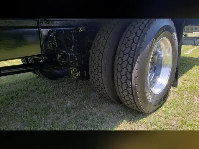 2020 Peterbilt 337
