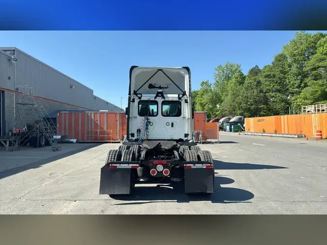 2020 Freightliner Cascadia 126