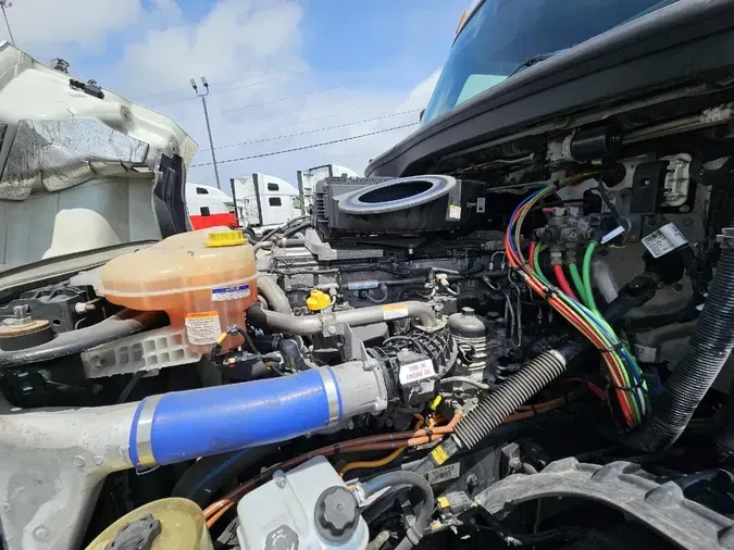 2021 FREIGHTLINER CASCADIA CA126