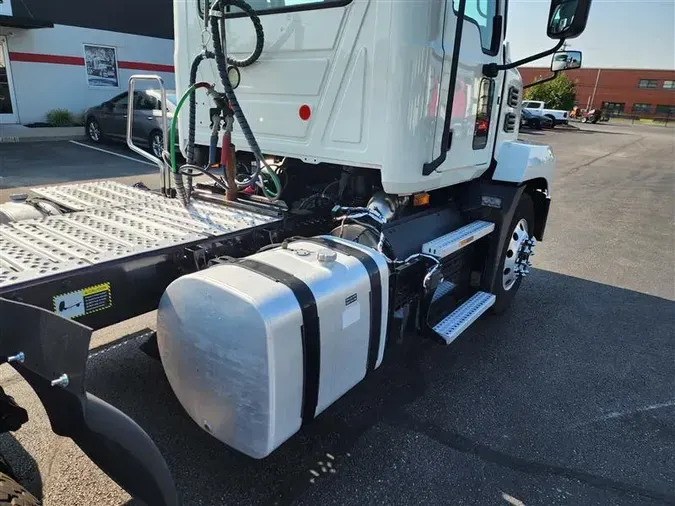 2021 MACK AN64T